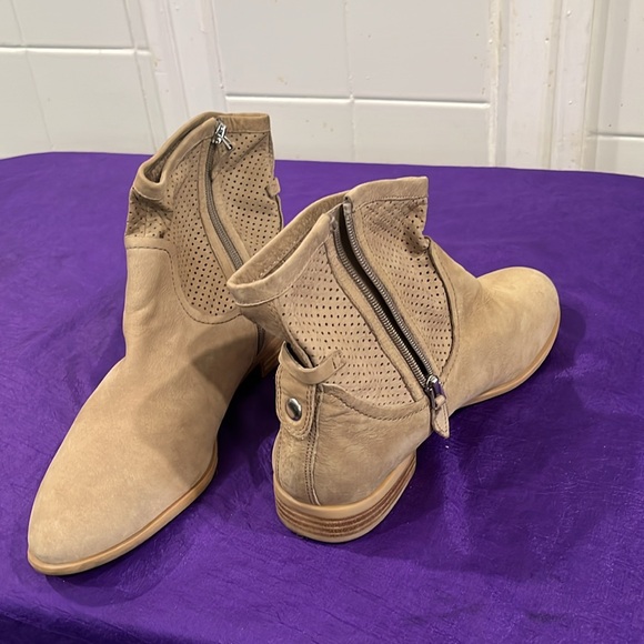 Women's Tan Ankle Boots Size 11 suede zipper size - Picture 2 of 4